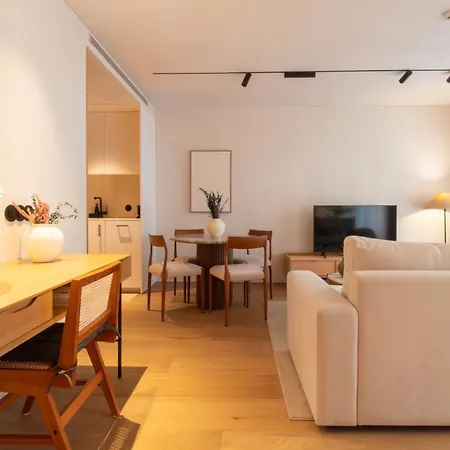 Almada 3d By Lovelystay Appartamento